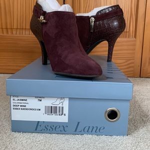 Burgundy shoe/boot